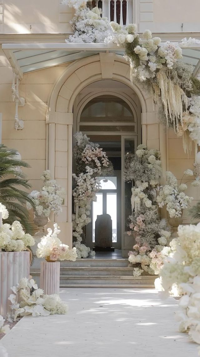 Happy anniversary to @madeleinekbarnett and Daniel! Wishing you all the love! 🤍🤍
Planning and Design: @lakecomoweddings  Video: @paramonova_movies
Florals: @fluidadesign 
Location: @villa_astor @theheritagecollection
Dress: @galialahav
Hair and Makeup: @lotstar @beaustonehair
Stylist @simonrobins1000

#TheLakeComoWeddingPlanner #RachelBirthistleEvents #Couple #Wedding #DestinationWedding #Event #WeddingPlanning #WeddingPlanner #Sorrento #Italy #EventDesign