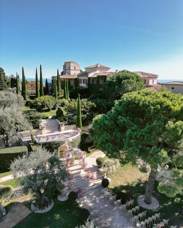 On the hillside of Vence with views of the French Riviera, Cayley and Cory held their intimate ceremony. The bespoke iron structure created a frame to the altar and the beautiful fountain behind. Bright and fresh florals enhancing the natural gardens of @chateaustmartin 

Planning and design @rachelbirthistle @lakecomoweddings 
Floral @larrywalshe 
Photography @gregfinck 
Videography @pascaldelefilmaker 
Entertainment @alrmusic @alexleroux1 
Sound and lighting @blunotteventi 
Location @chateaustmartin 
Hair and makeup @dawnartists 
Dress @daniellefrankelstudio @daniellefrankelbride 
Suit @petercicomo 
Printed goods @cmo_studio 

#southoffrancewedding #francewedding #destinationwedding #destinationweddingplanner #franceweddingplanner #chateausaintmartin #chateauwedding #europeanwedding #weddingdesign #weddingfloraldesign #eventdesign